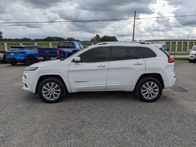 Used 2017 Jeep Cherokee Overland w/ Technology Group AWD/4WD image 7