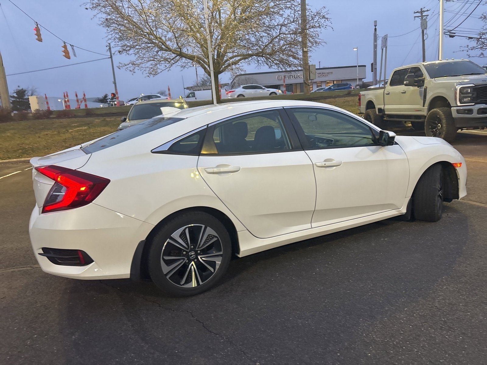 Used 2018 Honda Civic EX-T image 9