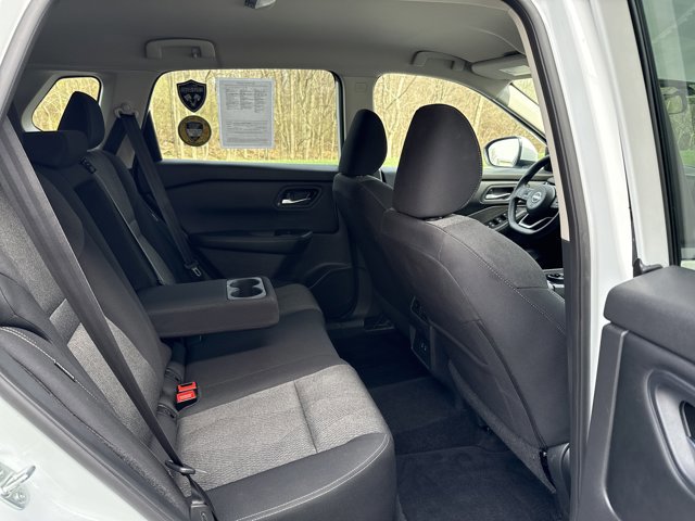 Used 2024 Nissan Rogue SV image 29
