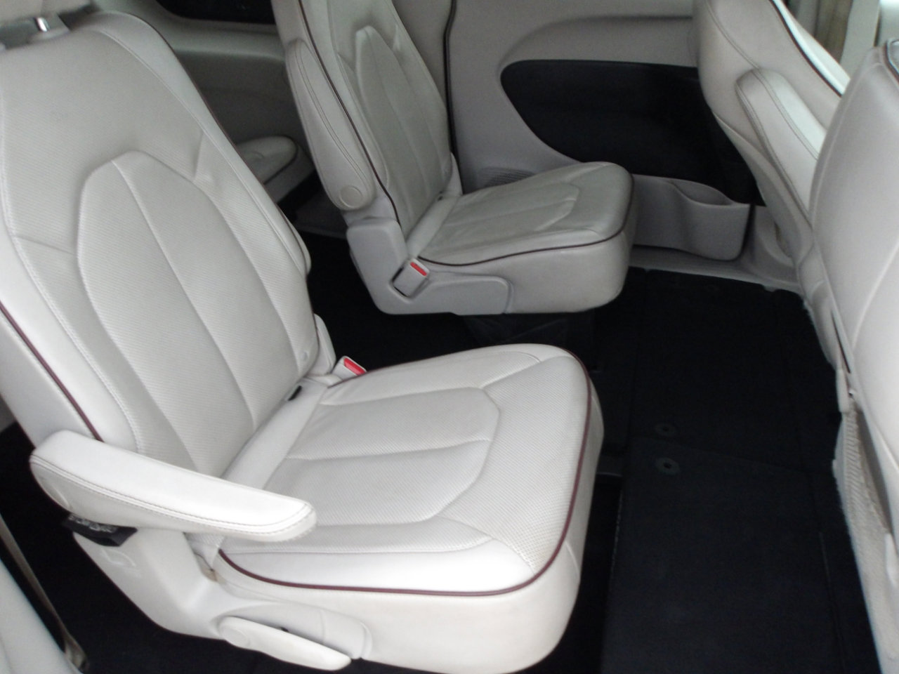 Used 2020 Chrysler Pacifica Limited image 7