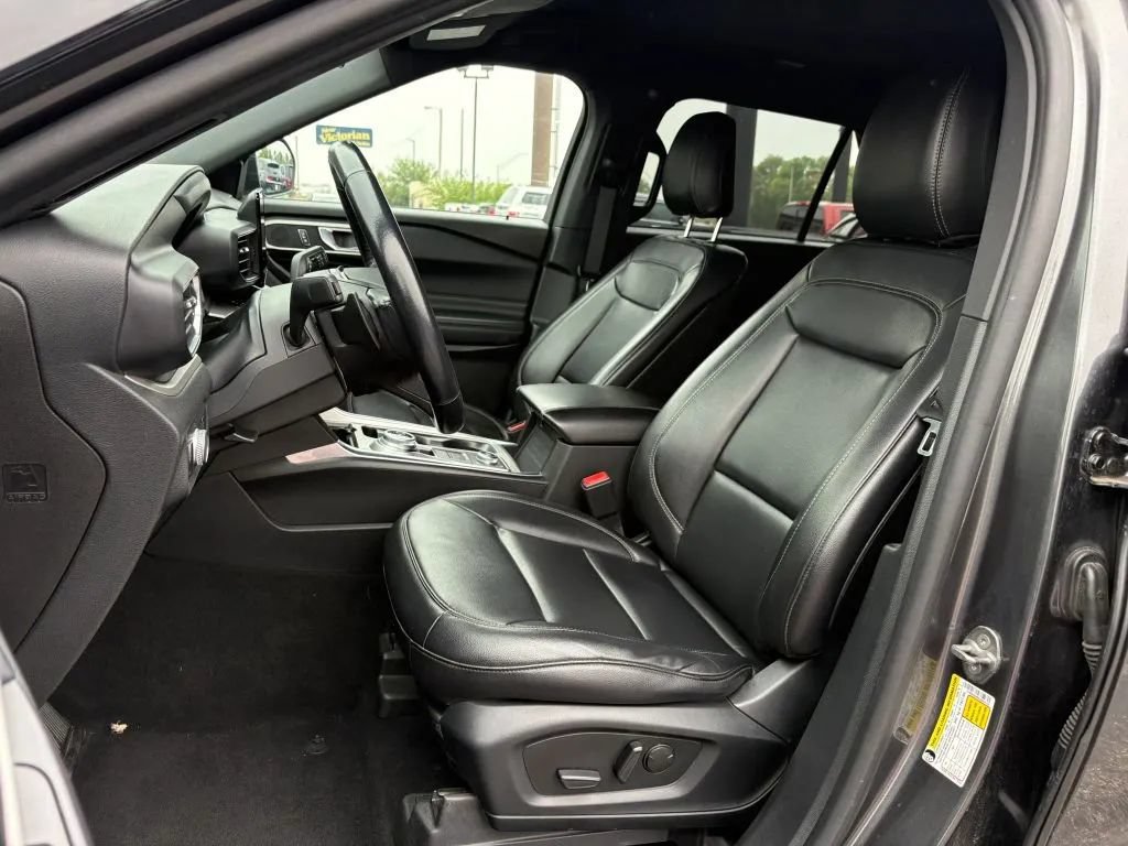 Used 2020 Ford Explorer XLT w/ Equipment Group 202A AWD/4WD image 21
