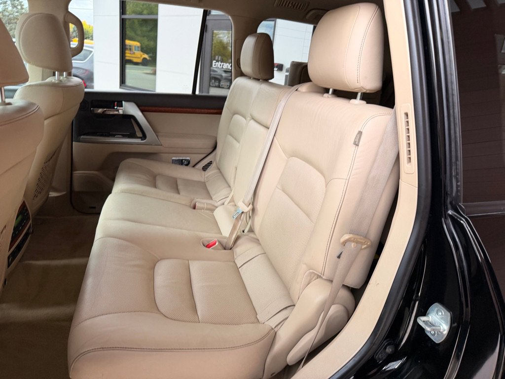 Used 2015 Toyota Land Cruiser image 12