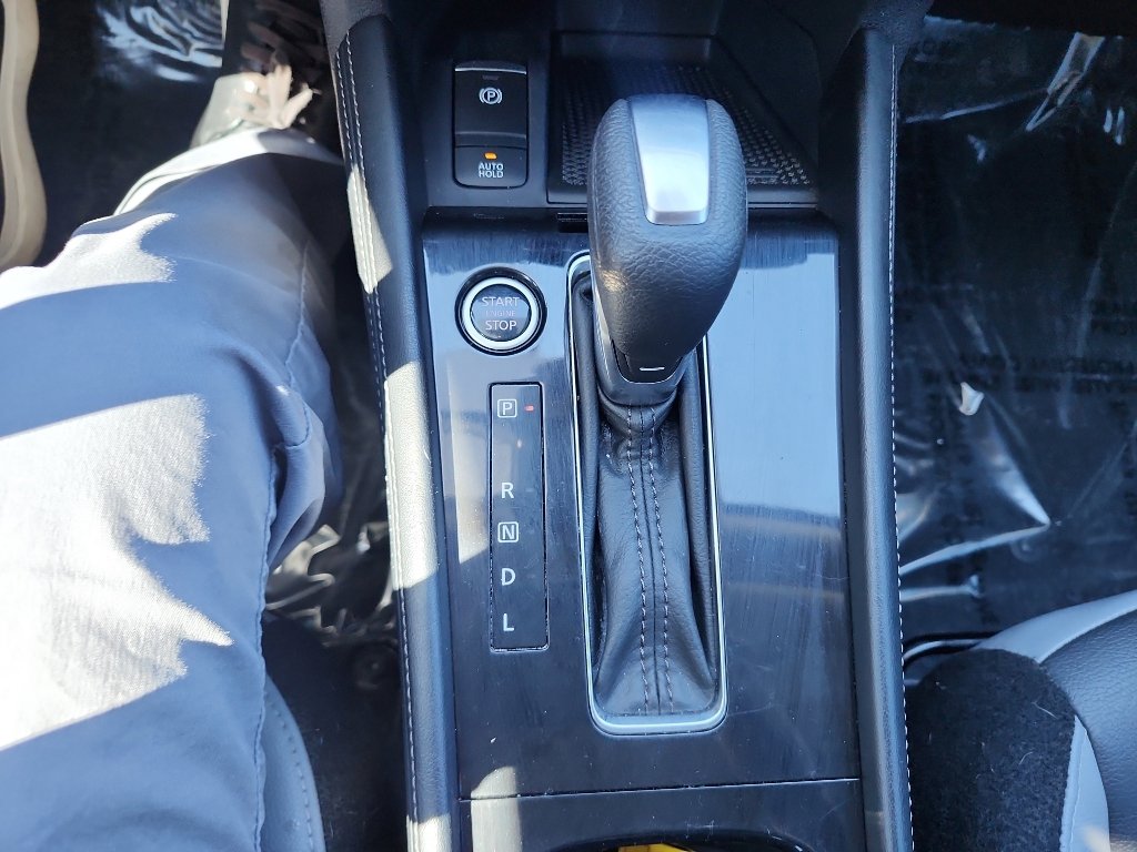 Used 2024 Nissan Kicks SR w/ SR Premium Package FWD image 29