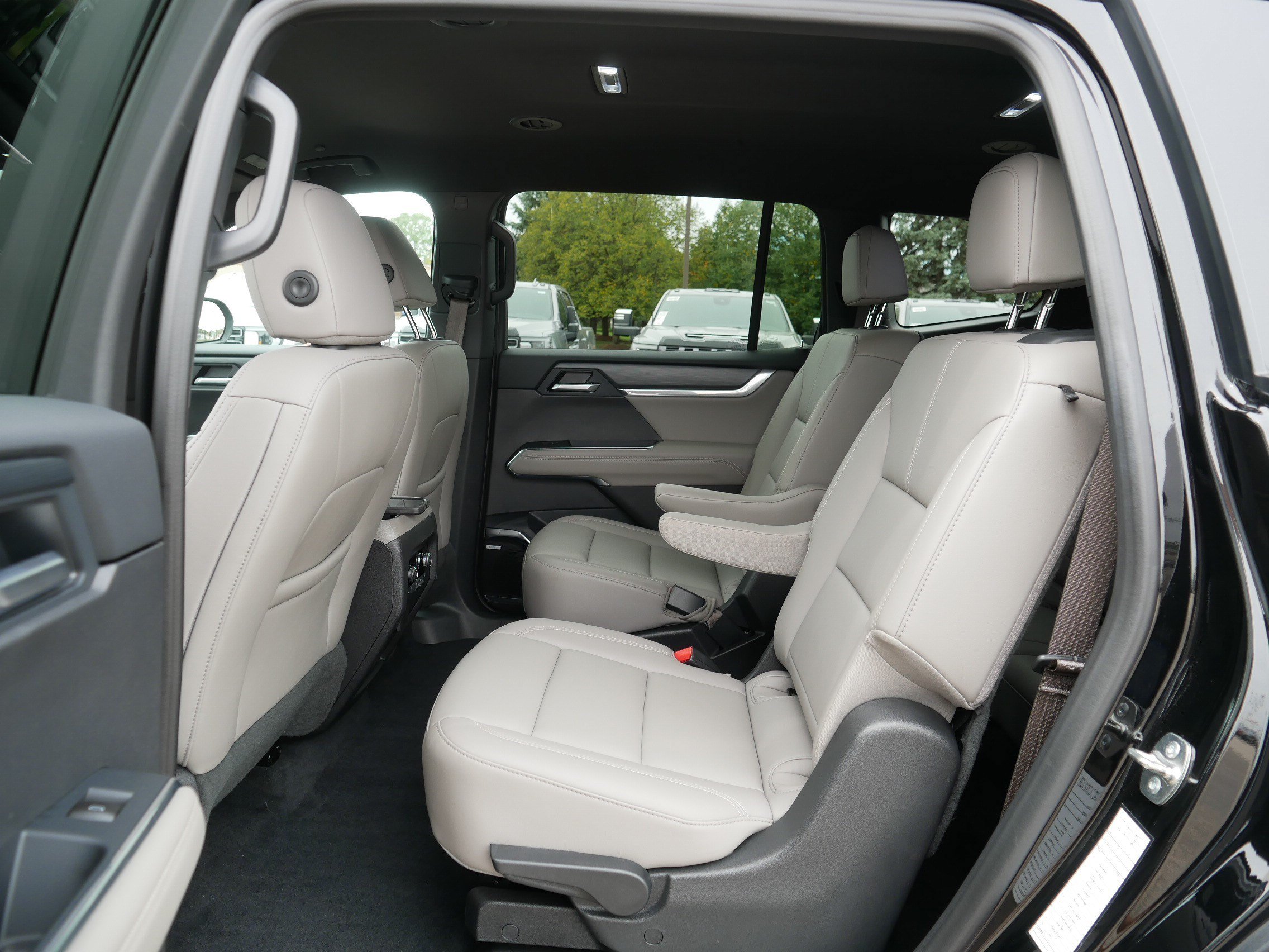 Used 2026 GMC Acadia Elevation w/ Elevation Premium Package AWD/4WD image 34