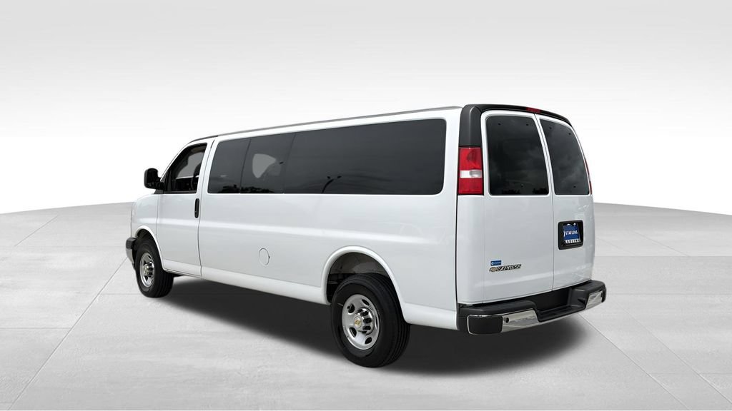 Used 2025 Chevrolet Express 3500 LT w/ LT Preferred Equipment Group RWD image 5