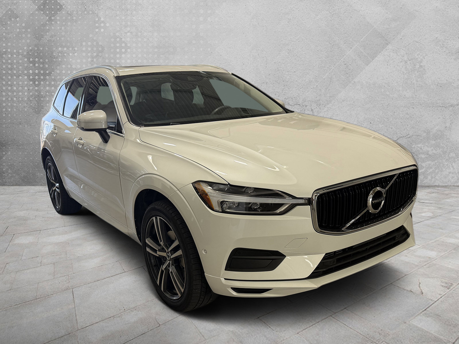 Used 2019 Volvo XC60 T5 Momentum w/ Multimedia Package image 1