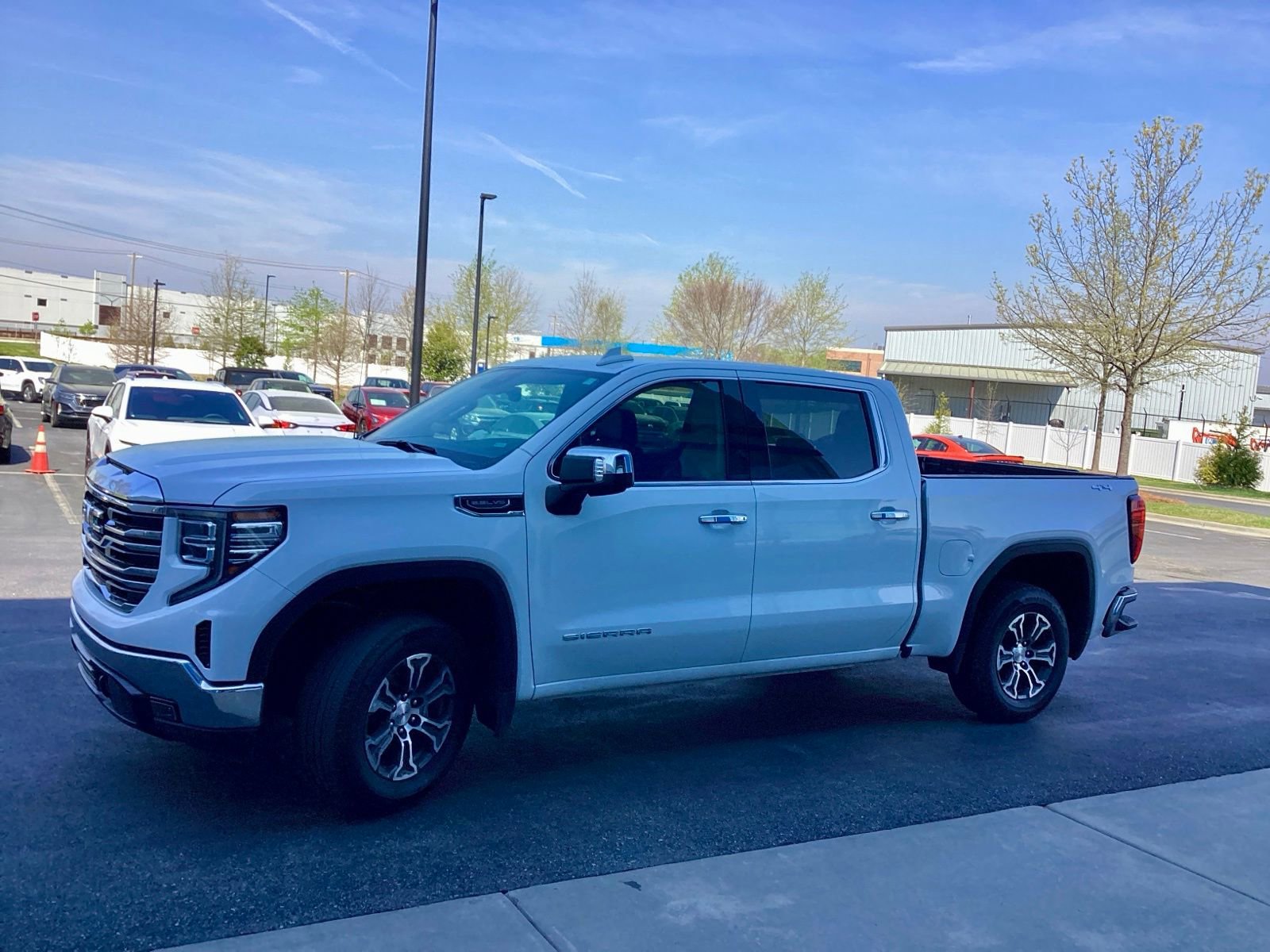 Used 2025 GMC Sierra 1500 SLT image 7