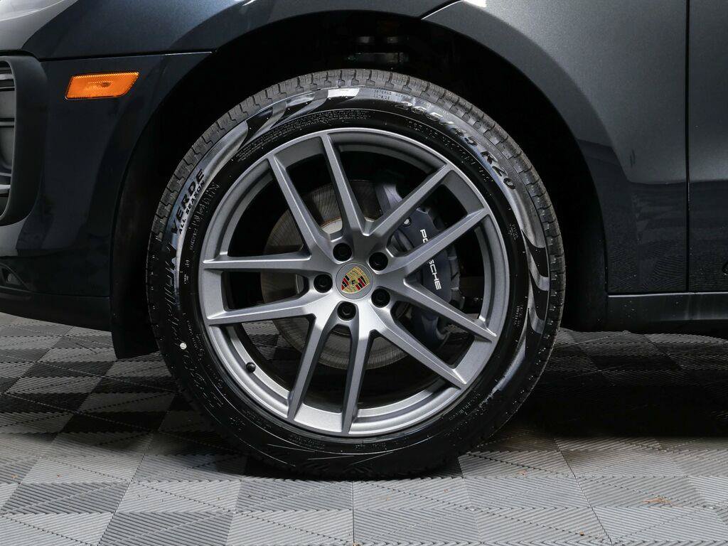 Certified 2026 Porsche Macan AWD/4WD image 36
