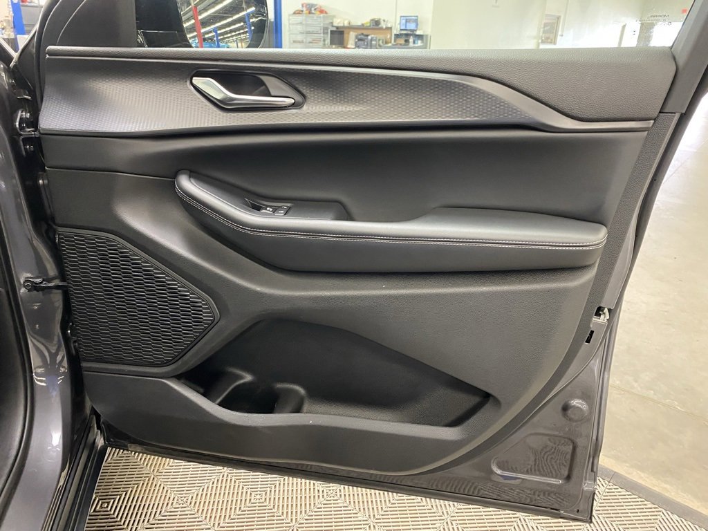 Used 2024 Jeep Grand Cherokee Altitude image 19