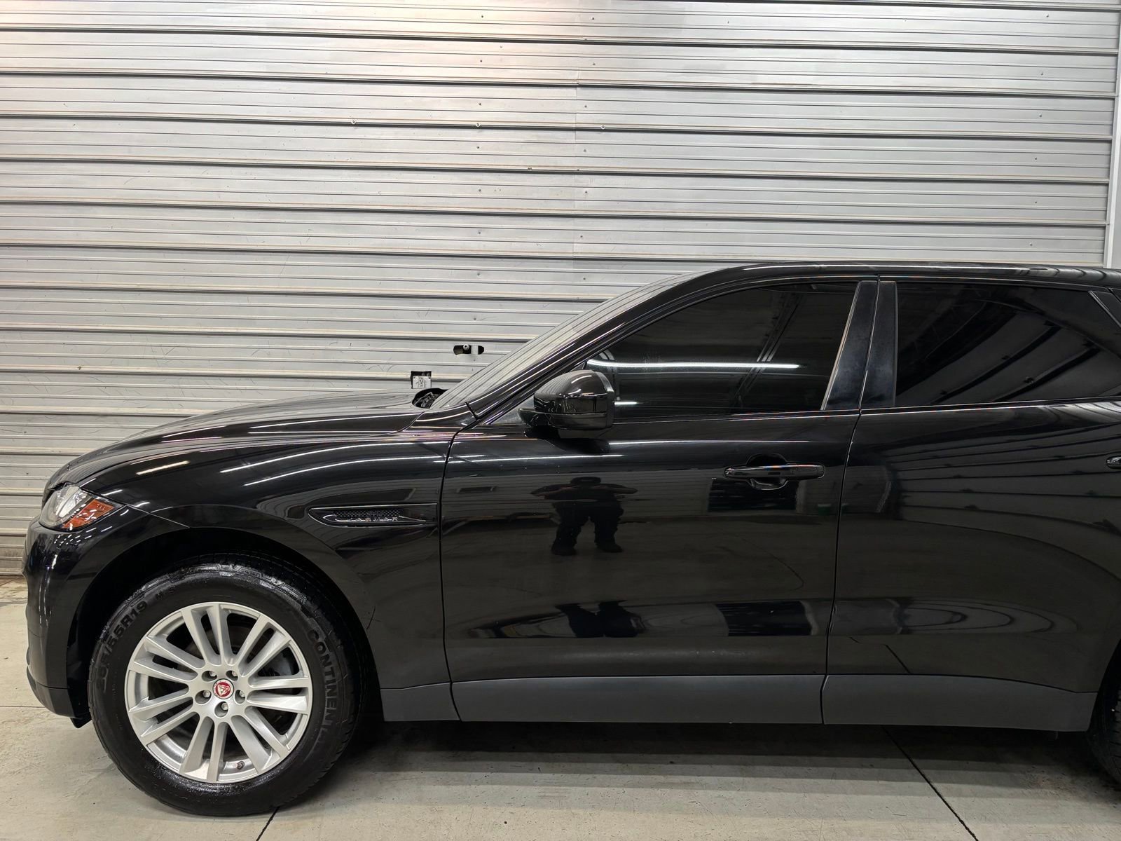 Used 2020 Jaguar F-PACE Prestige image 3