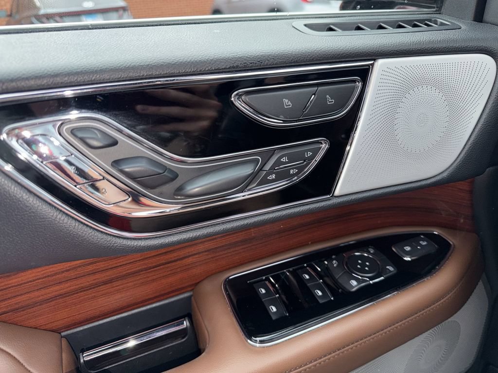 Used 2024 Lincoln Navigator Reserve AWD/4WD image 14