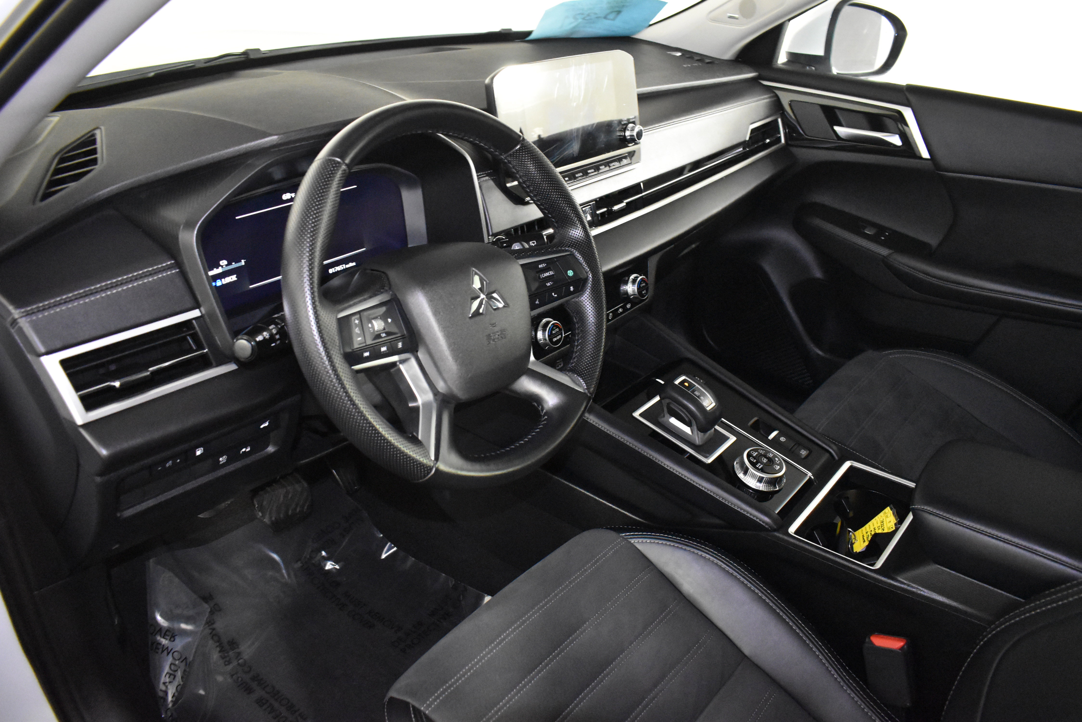 Used 2024 Mitsubishi Outlander SE image 36