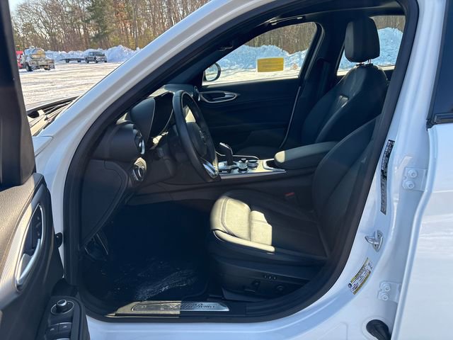 Used 2024 Alfa Romeo Giulia Ti image 32