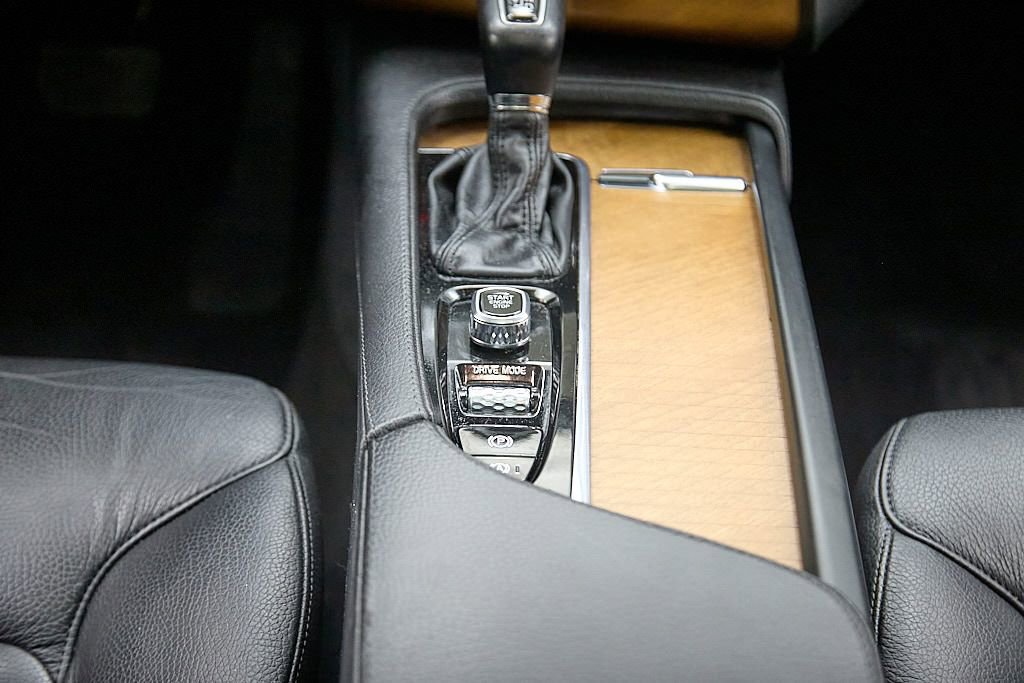 Used 2021 Volvo XC90 T6 Momentum w/ Climate Package image 35