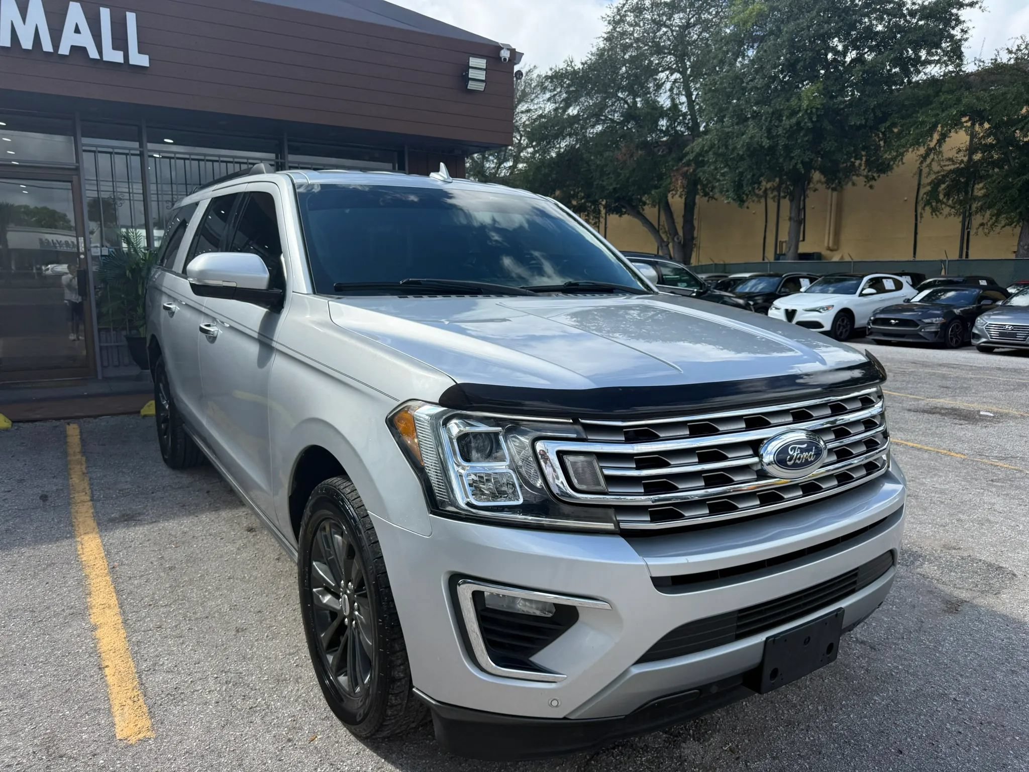 Used 2019 Ford Expedition Max Limited RWD image 3
