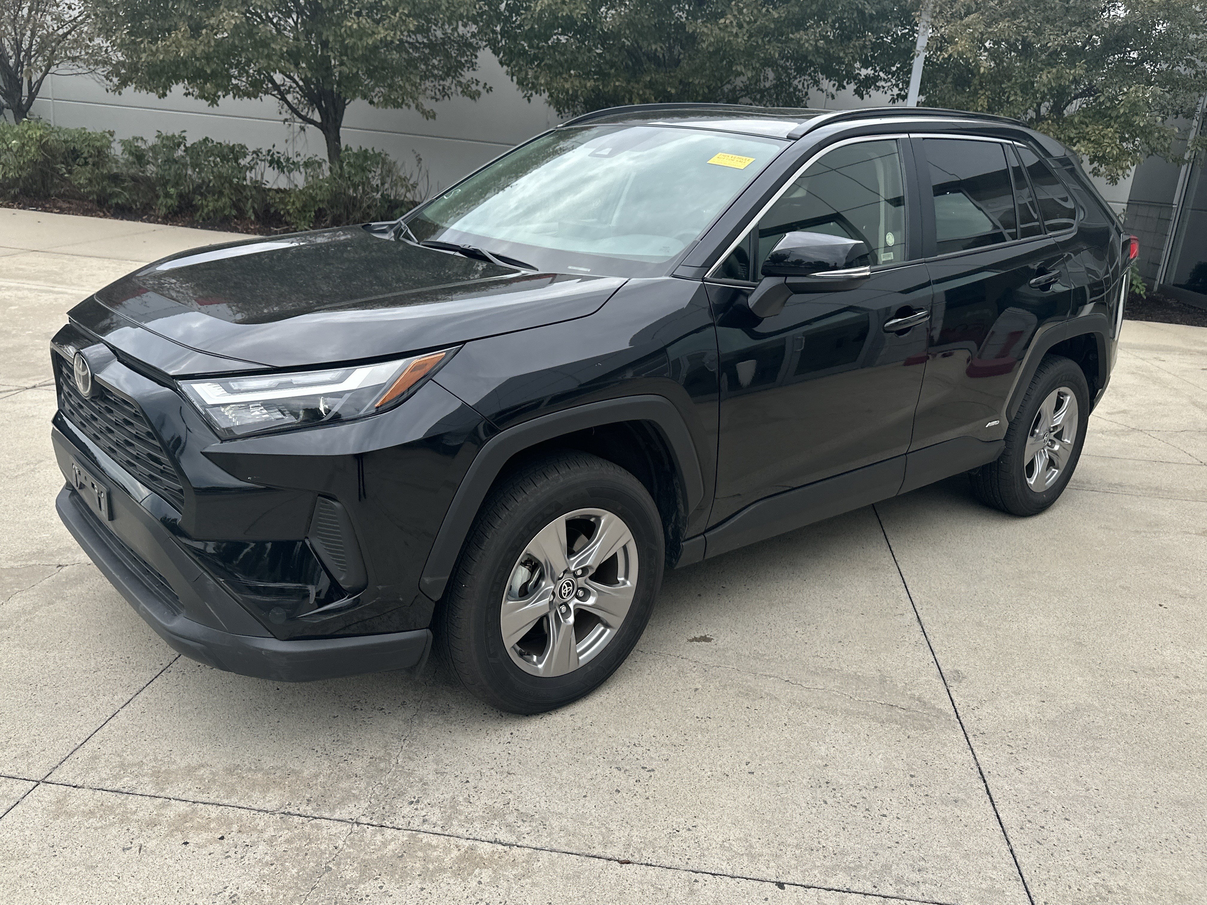 Used 2025 Toyota RAV4 XLE w/ Convenience Package AWD/4WD image 3