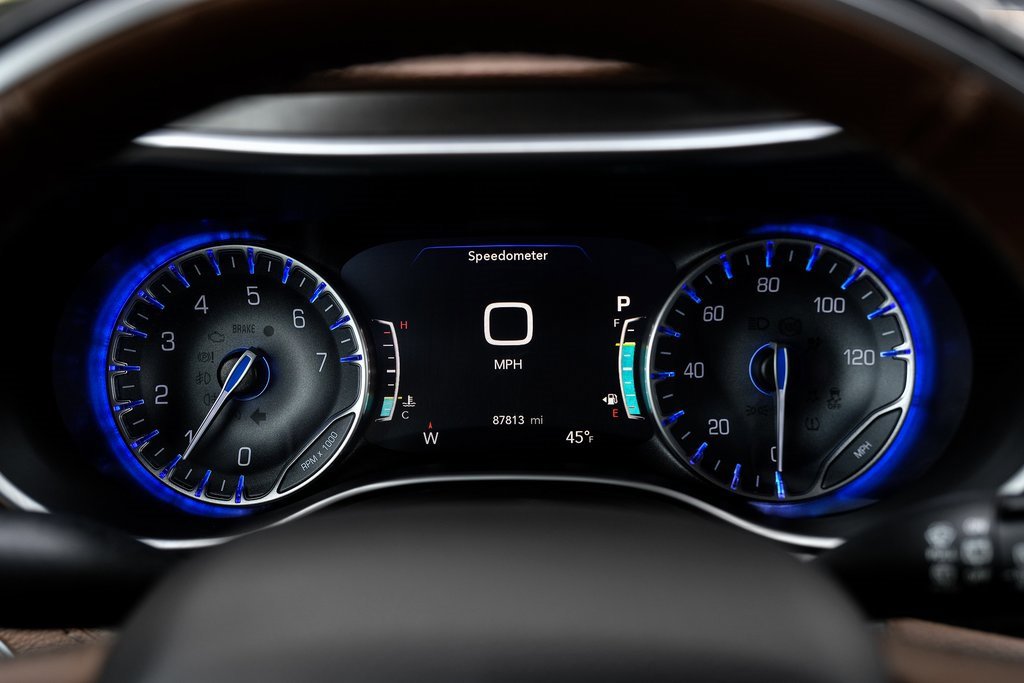 Used 2018 Chrysler Pacifica Limited image 30