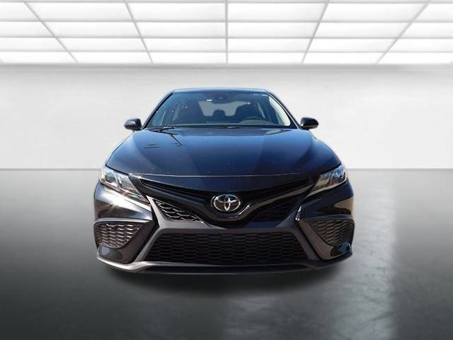 Used 2024 Toyota Camry SE image 3