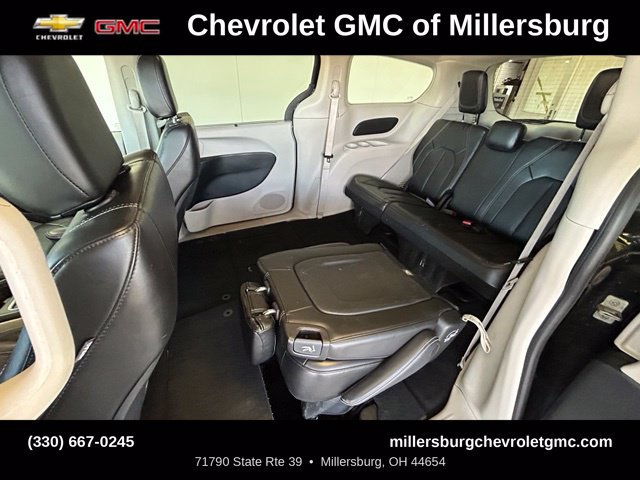 Used 2023 Chrysler Pacifica Touring-L FWD image 24