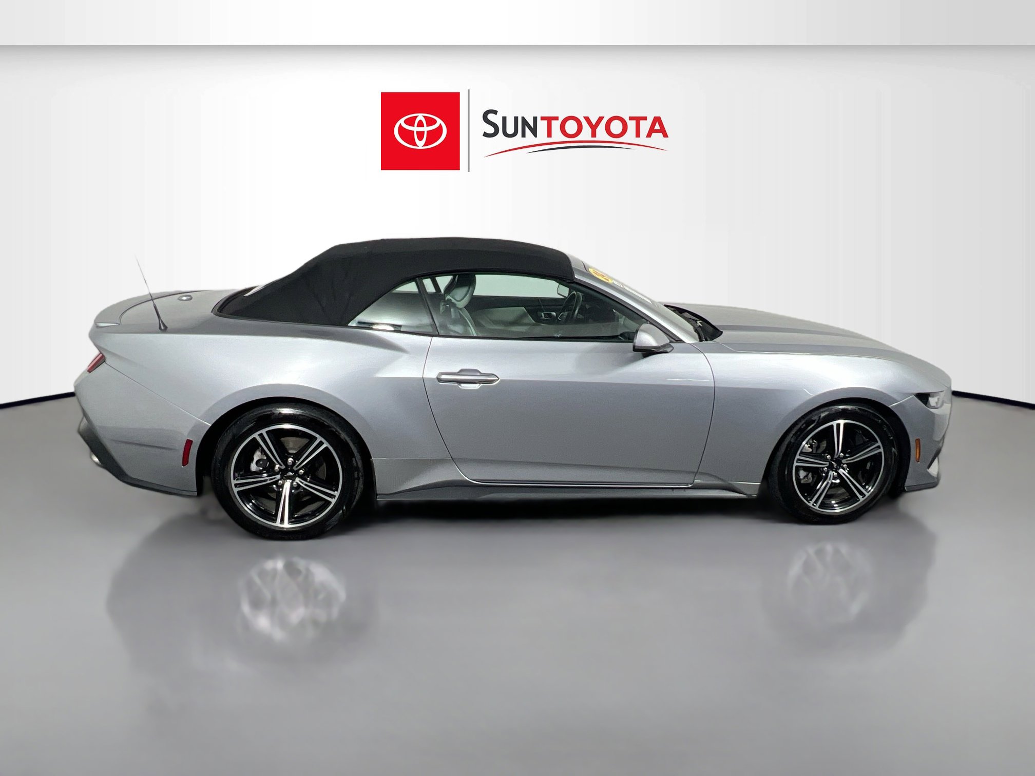 Used 2024 Ford Mustang Premium image 2