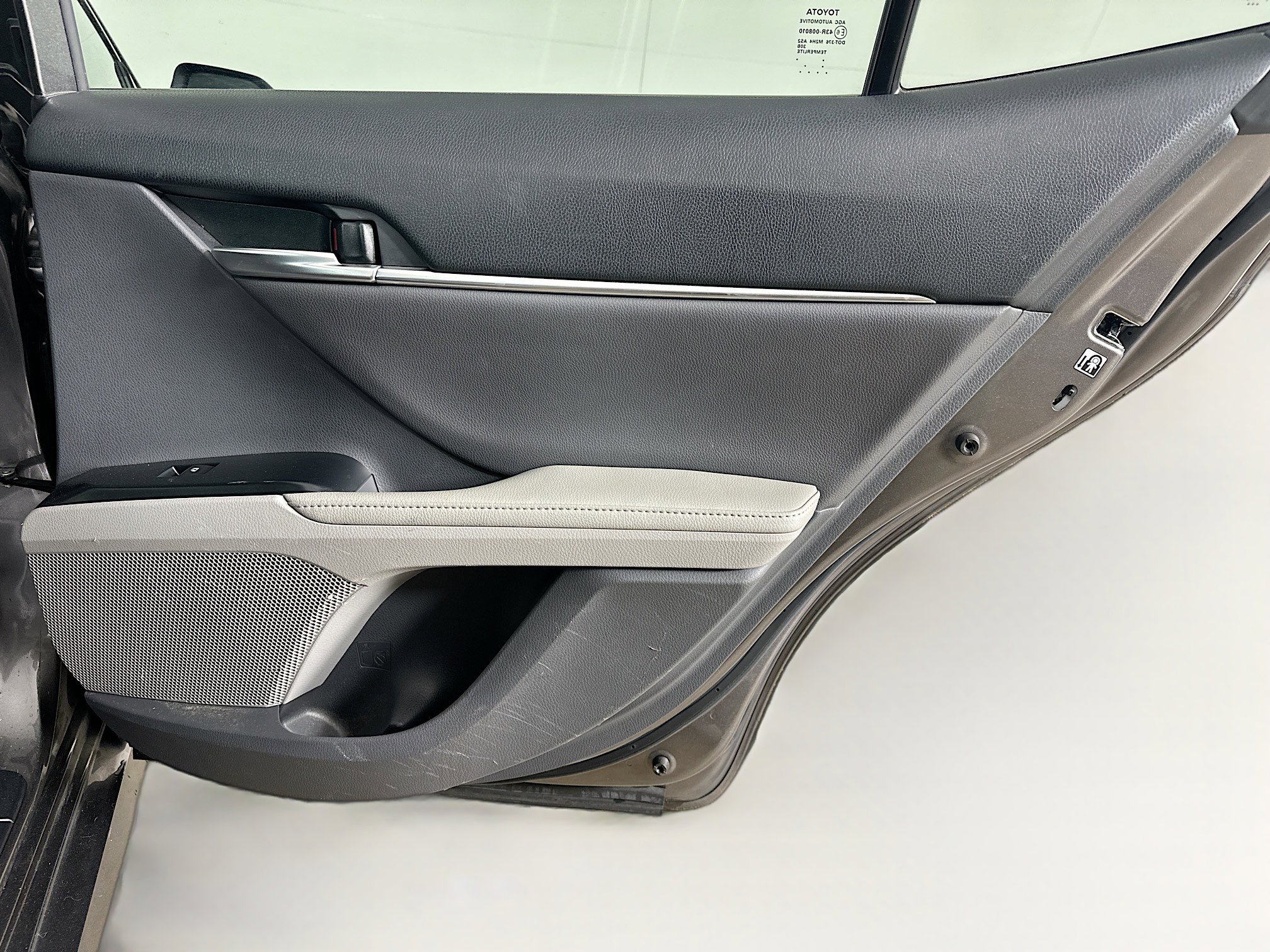 Used 2019 Toyota Camry XLE w/ Navigation Package FWD image 31