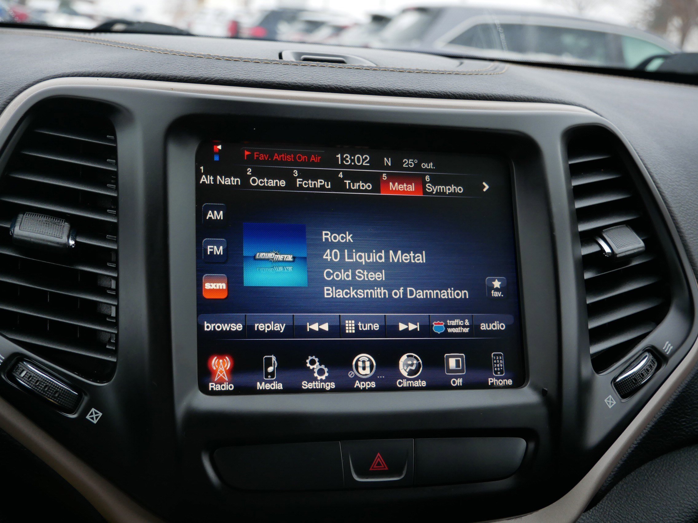 Used 2017 Jeep Cherokee Latitude image 22