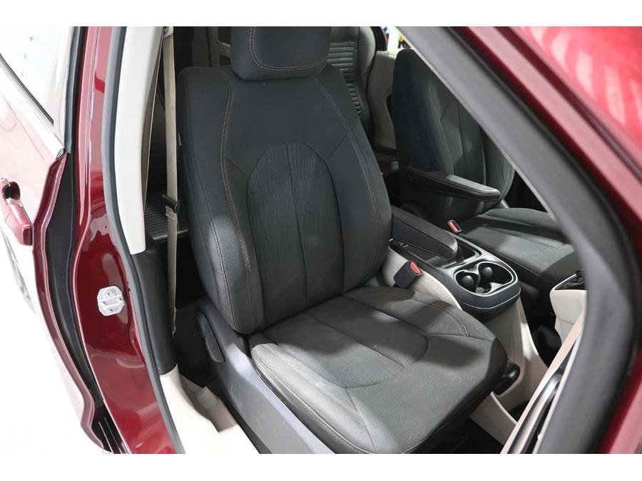Used 2018 Chrysler Pacifica Touring Plus FWD image 16