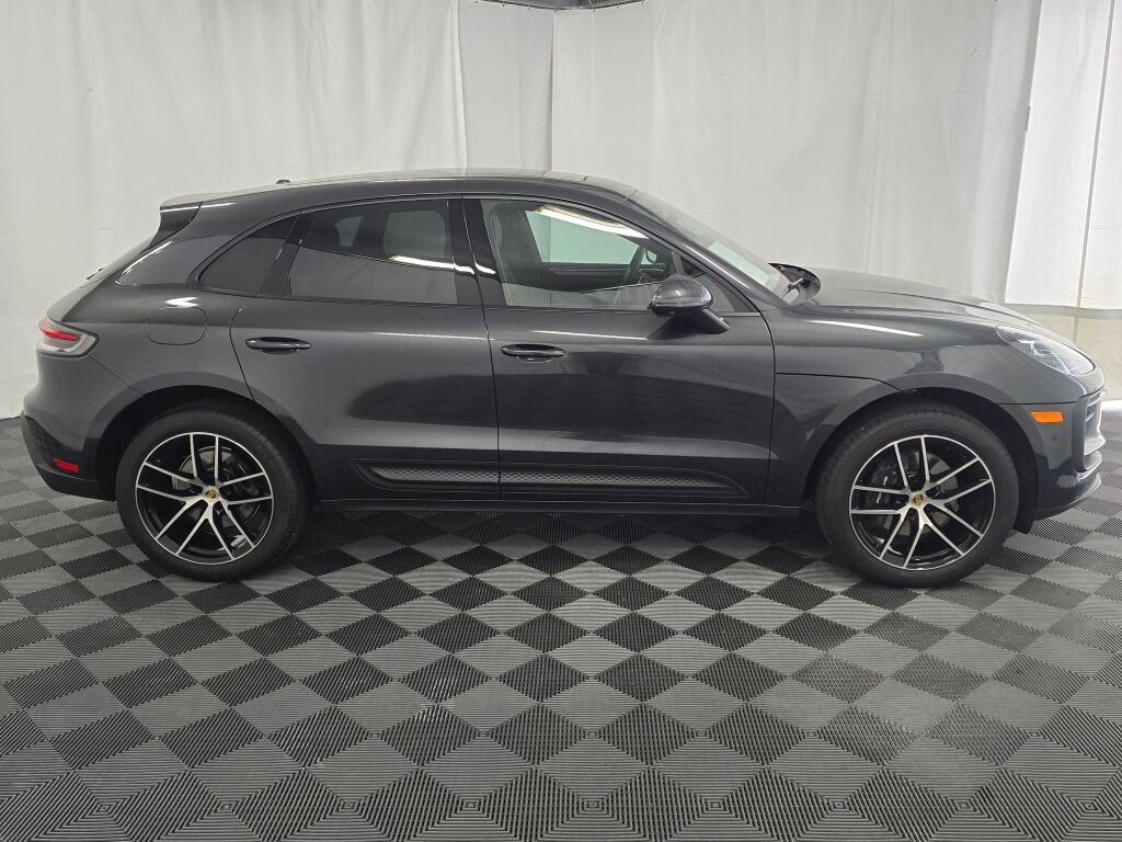 Certified 2025 Porsche Macan image 8