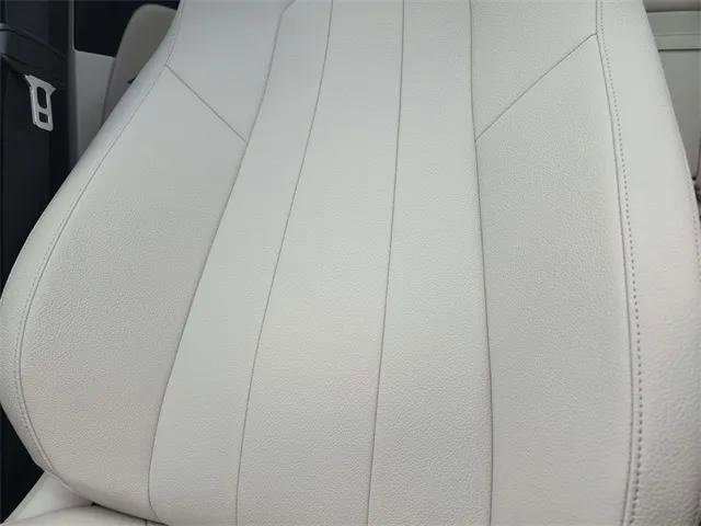 Certified 2025 Mercedes-Benz GLB 250 image 27