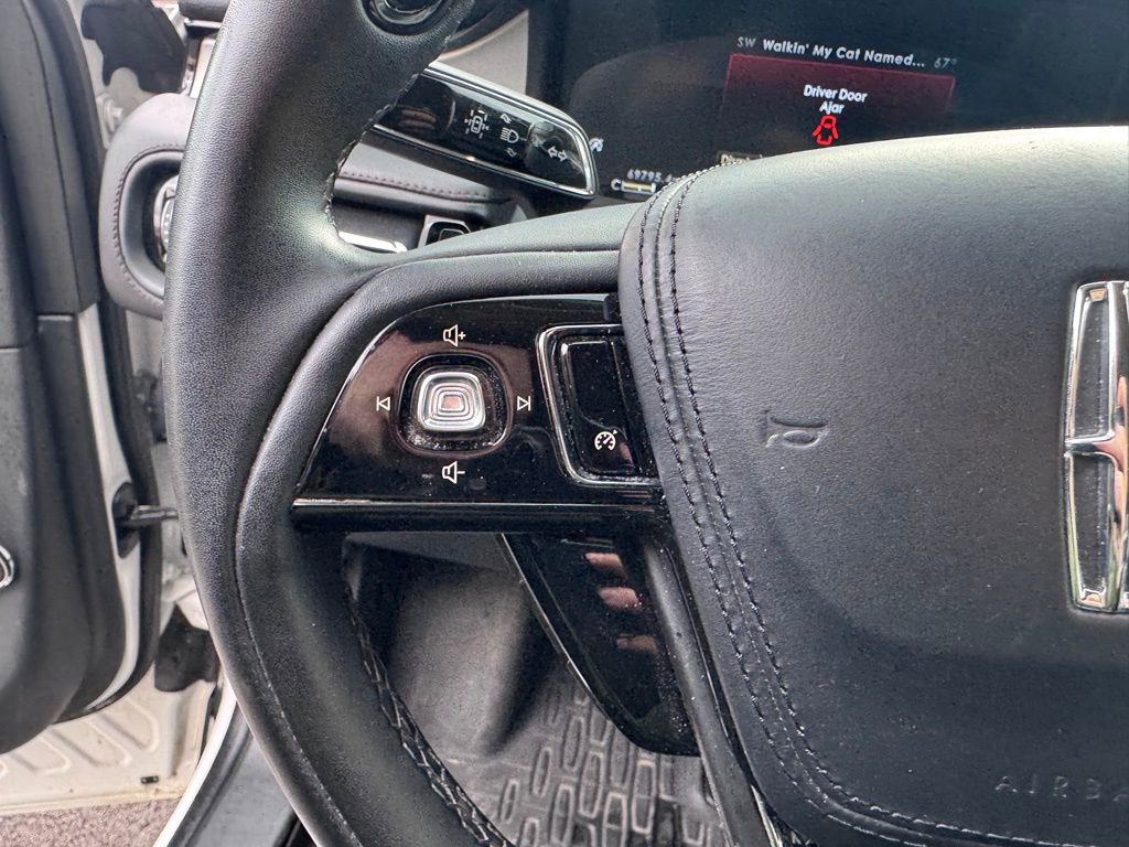 Used 2023 Lincoln Aviator AWD w/ Elements Package image 16