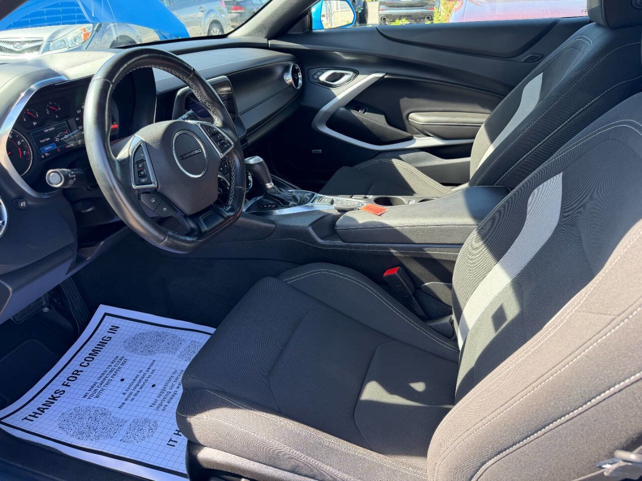Used 2022 Chevrolet Camaro LT w/ Technology Package RWD image 11