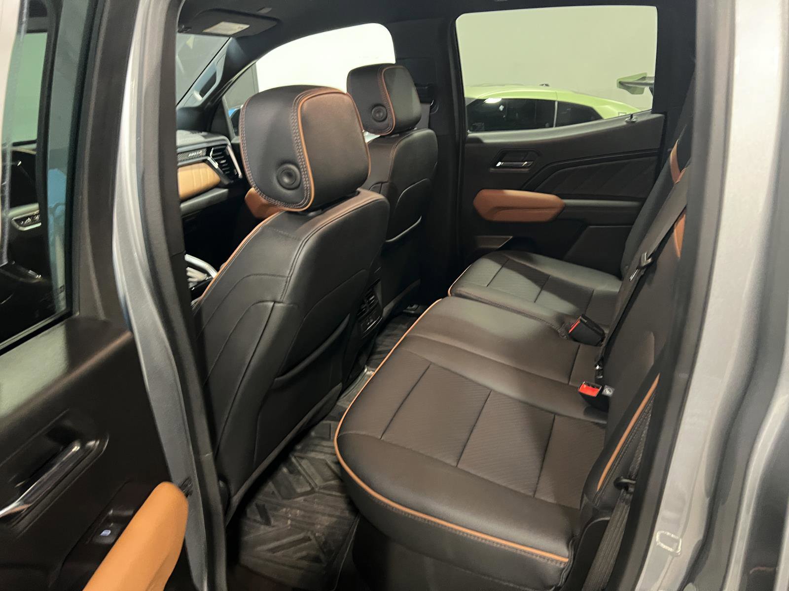 Used 2024 GMC Canyon AT4 w/ AT4 Premium Package image 29