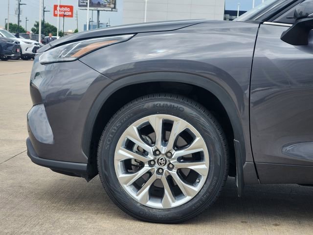 Used 2023 Toyota Highlander Limited FWD image 8