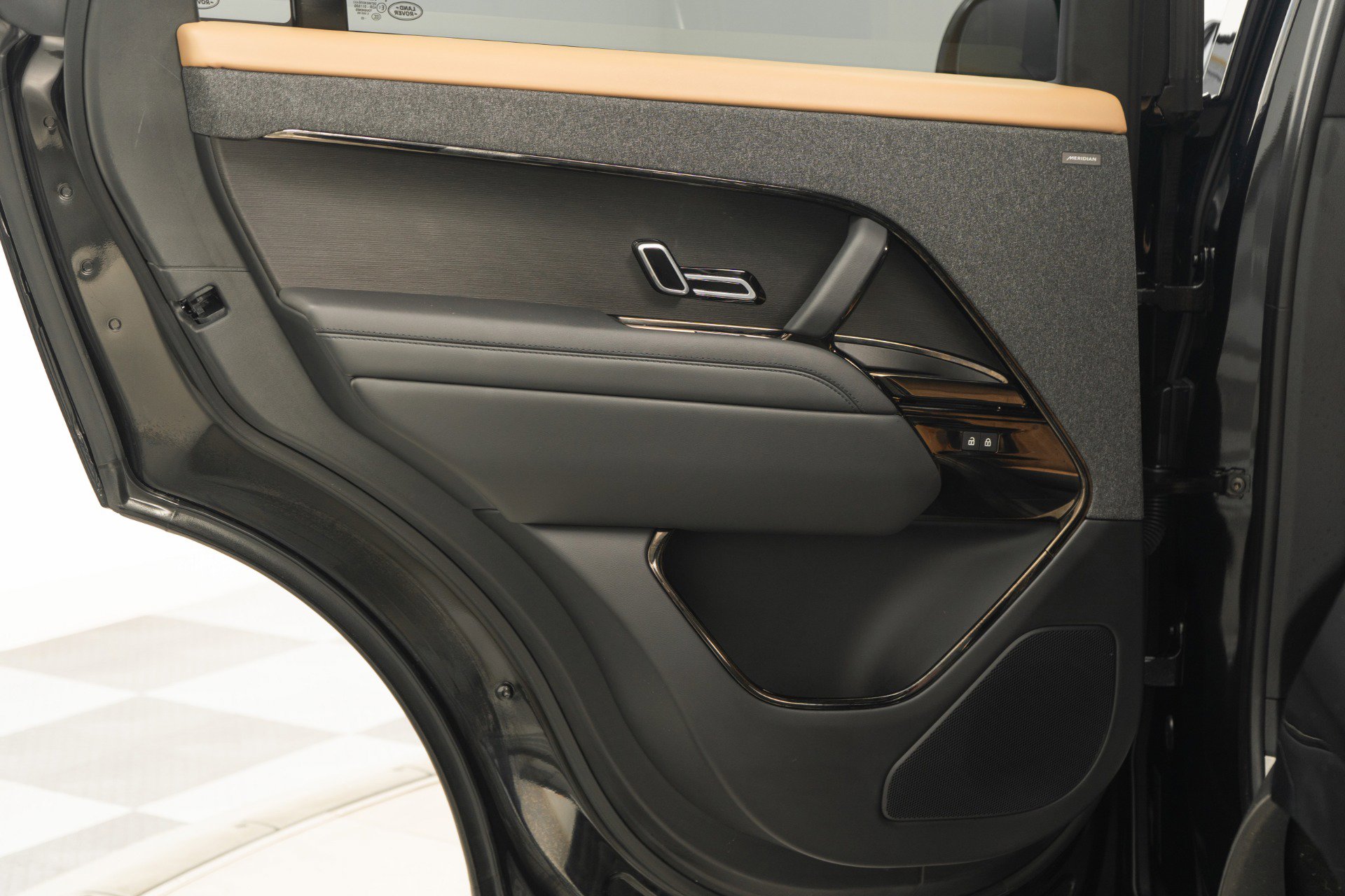 Used 2023 Land Rover Range Rover Sport SE Dynamic image 32