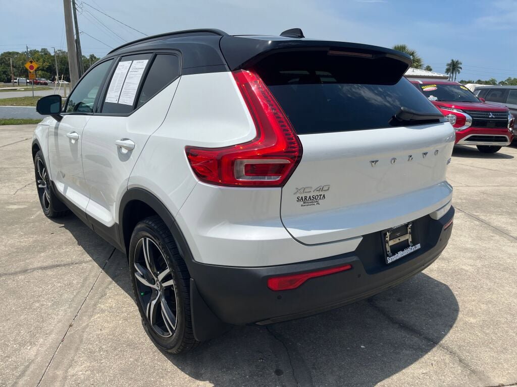 Used 2021 Volvo XC40 T5 R-Design w/ Climate Package AWD/4WD image 5