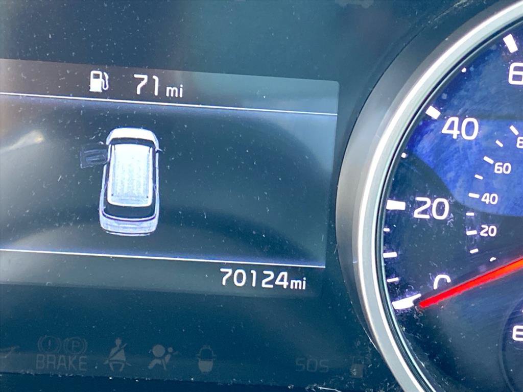 Certified 2022 Kia Carnival EX FWD image 21