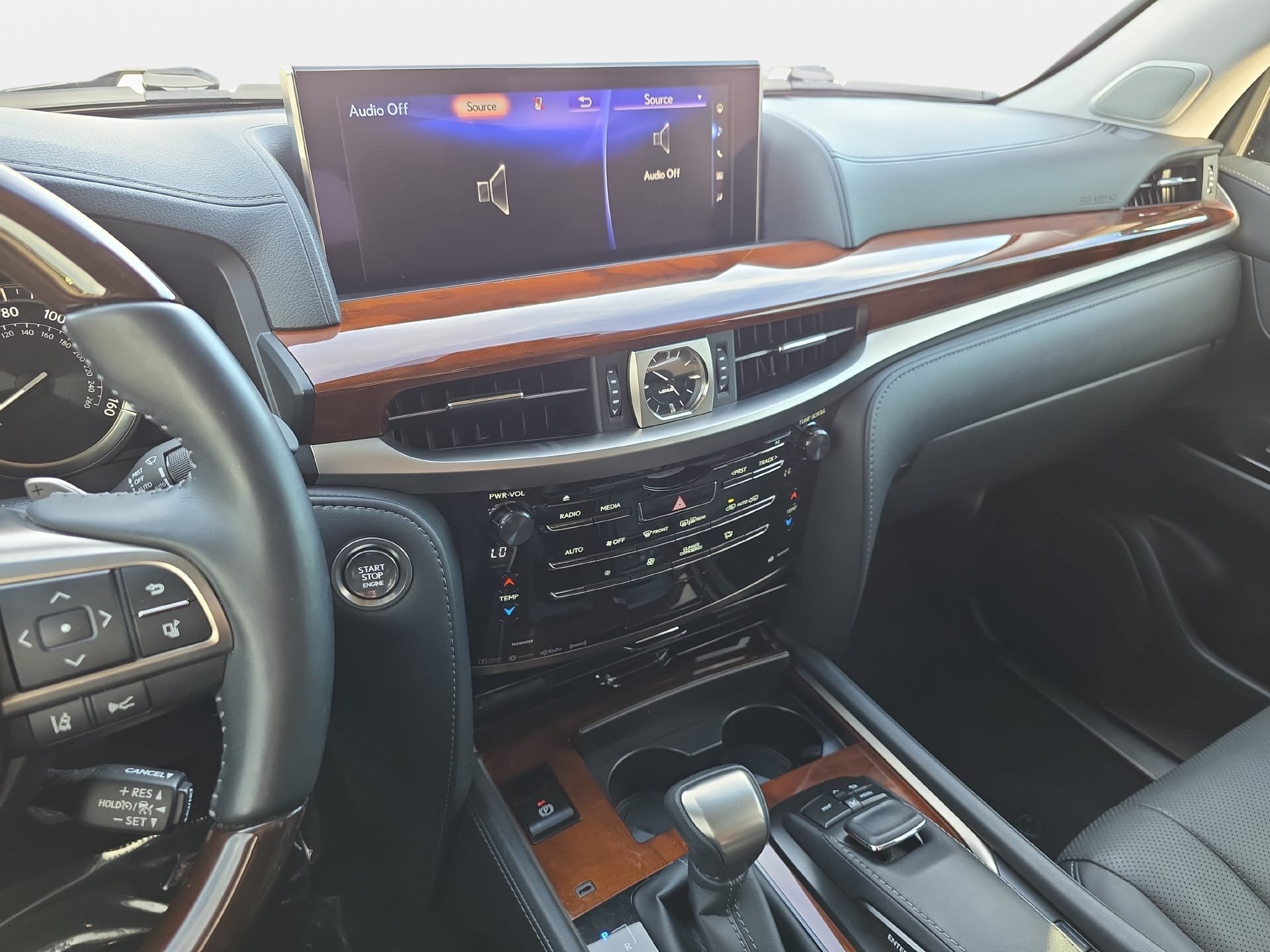 Used 2019 Lexus LX 570 4WD w/ Luxury Package image 20