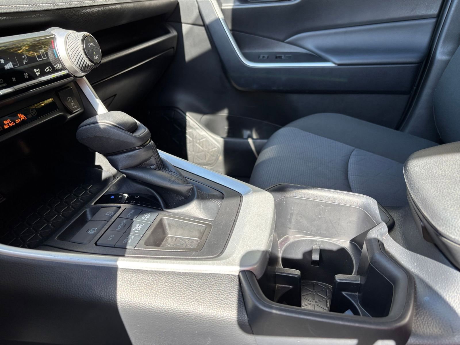 Used 2025 Toyota RAV4 XLE image 41