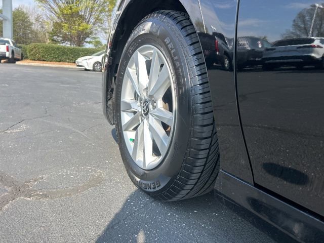 Used 2025 Toyota Camry LE image 11