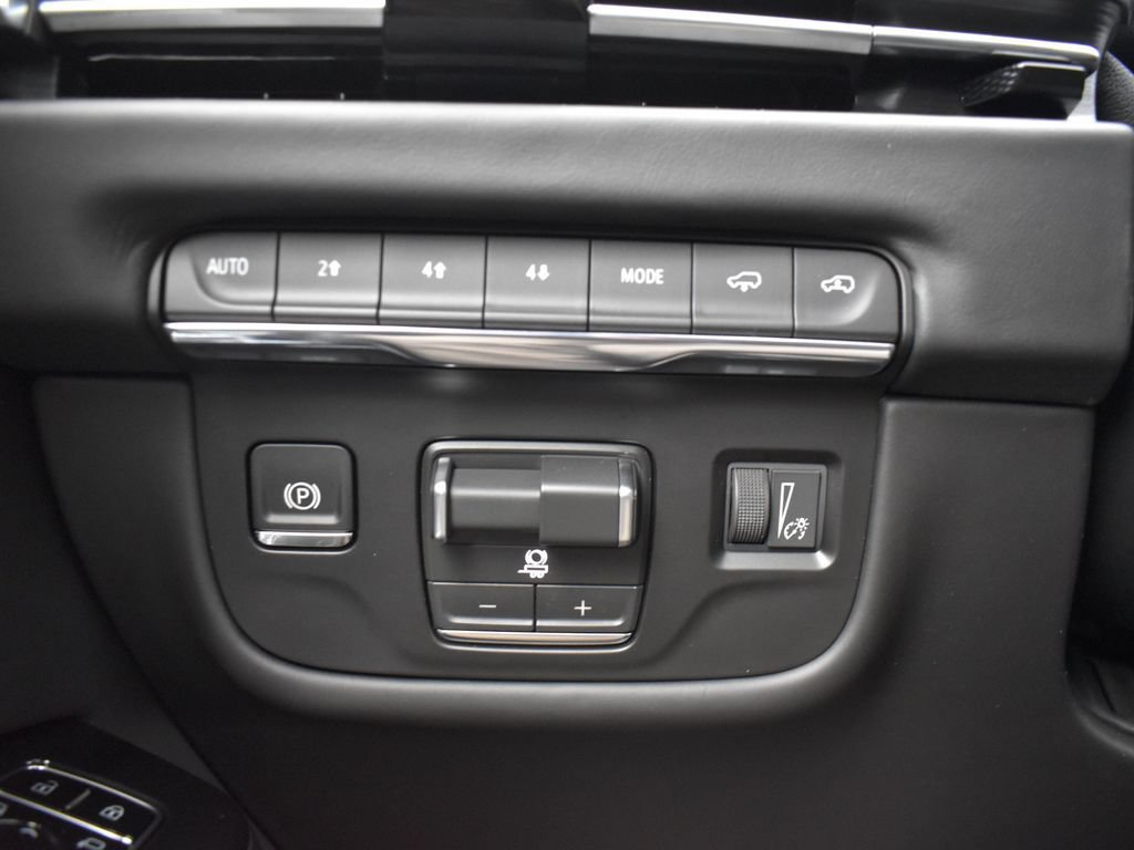 Certified 2026 Cadillac Escalade Platinum Sport w/ LPO, ONYX Package AWD/4WD image 18