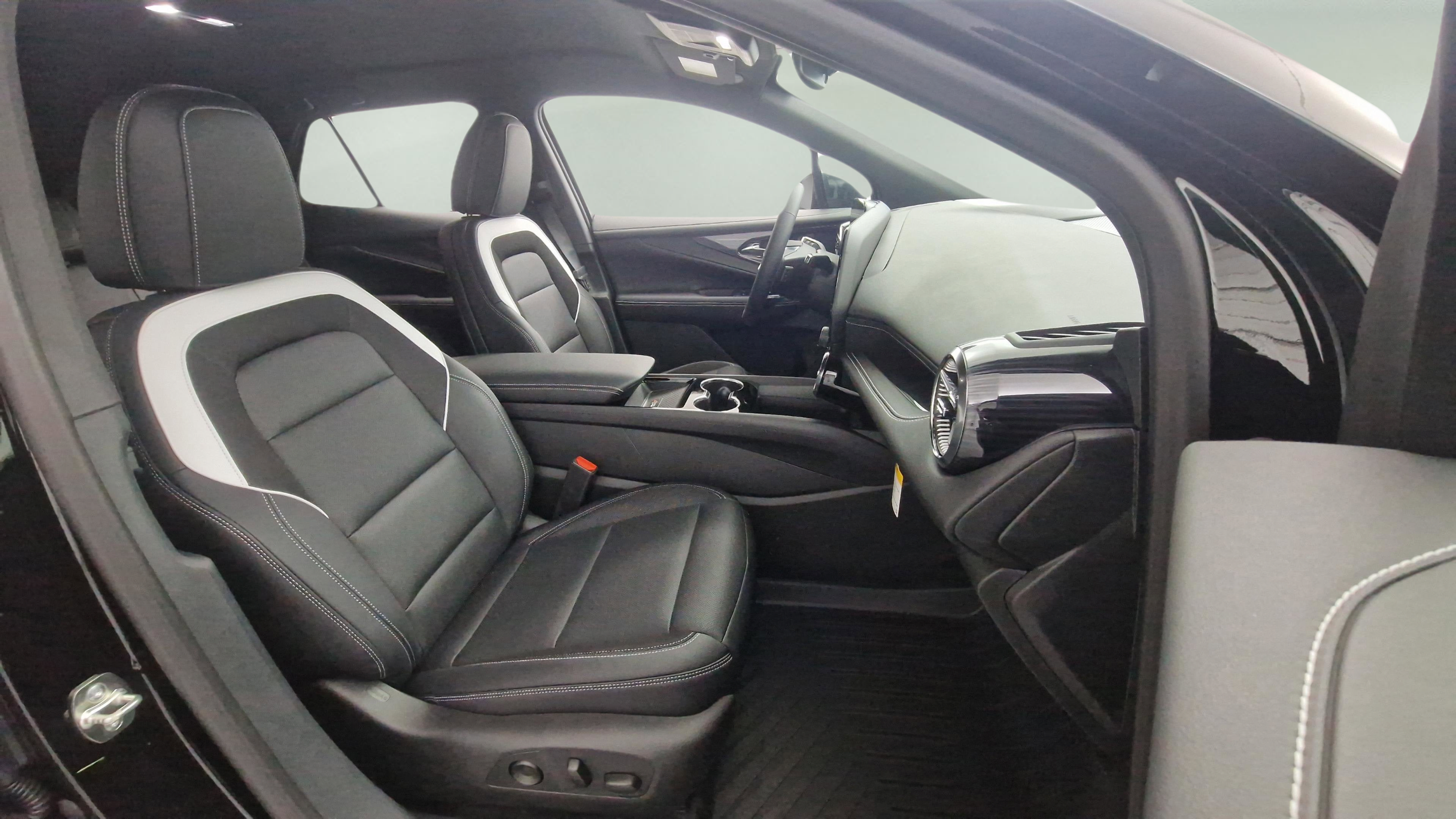 New 2025 Chevrolet Blazer EV LT AWD/4WD image 12