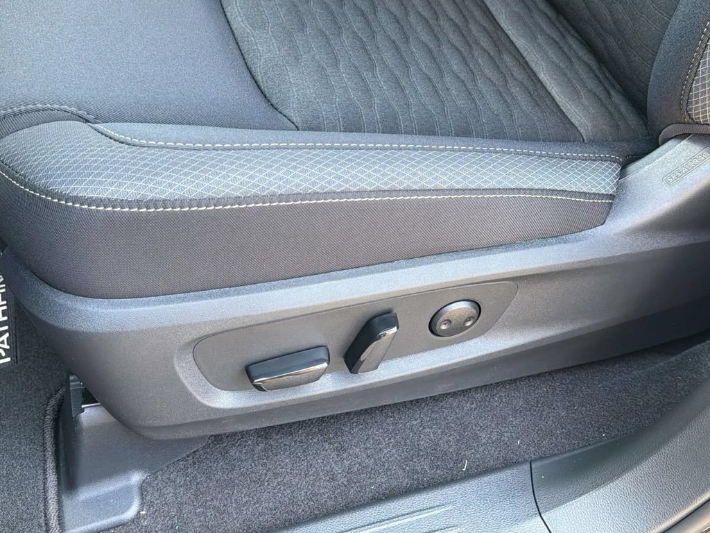 New 2026 Nissan Pathfinder SV w/ Lighting Package FWD image 27