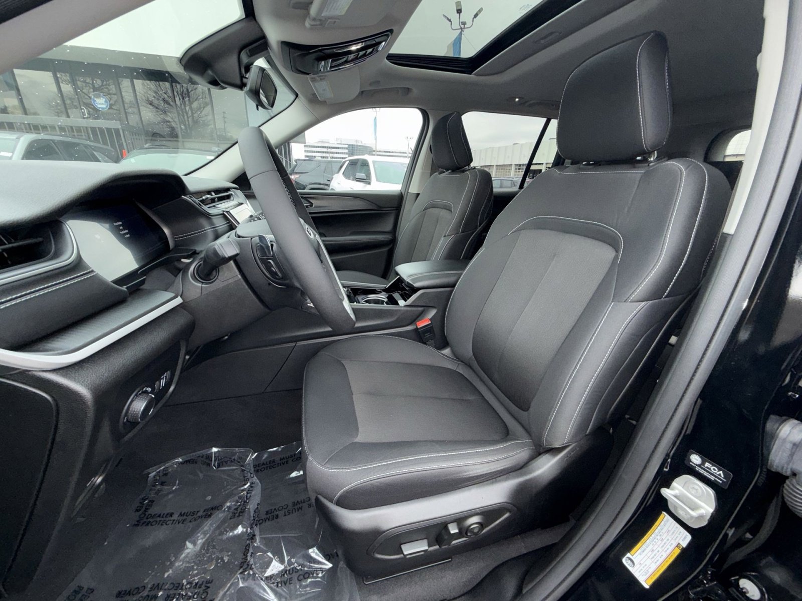 Used 2023 Jeep Grand Cherokee Laredo w/ Luxury Tech Group I image 13