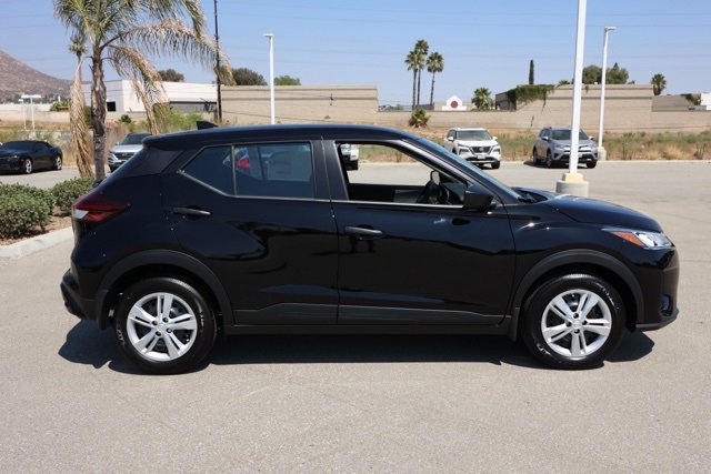 New 2025 Nissan Kicks Play S image 3