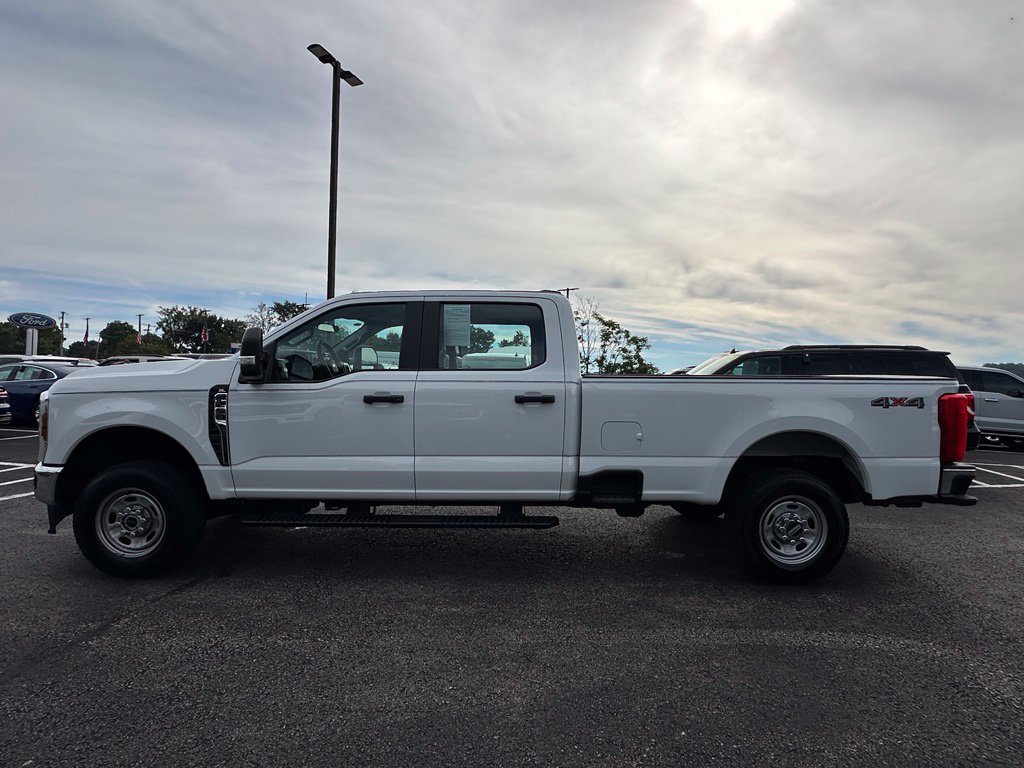 Used 2024 Ford F250 XL w/ Snow Plow/Camper Package AWD/4WD image 2