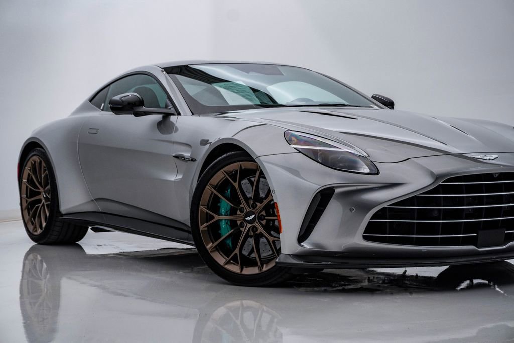 Used 2025 Aston Martin V8 Vantage Coupe RWD image 2