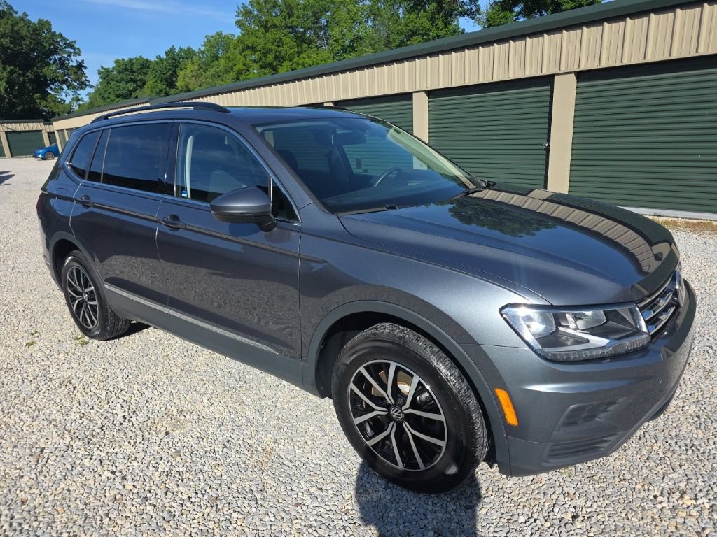 Used 2021 Volkswagen Tiguan SE w/ Panoramic Sunroof Package AWD/4WD image 9