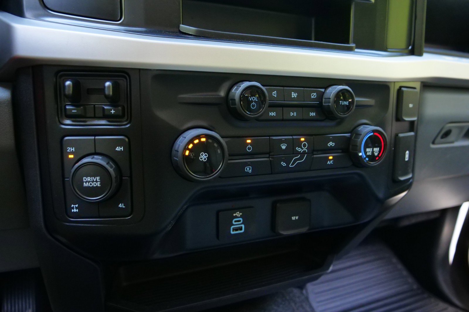 Used 2023 Ford F350 XL w/ XL Chrome Package AWD/4WD image 14