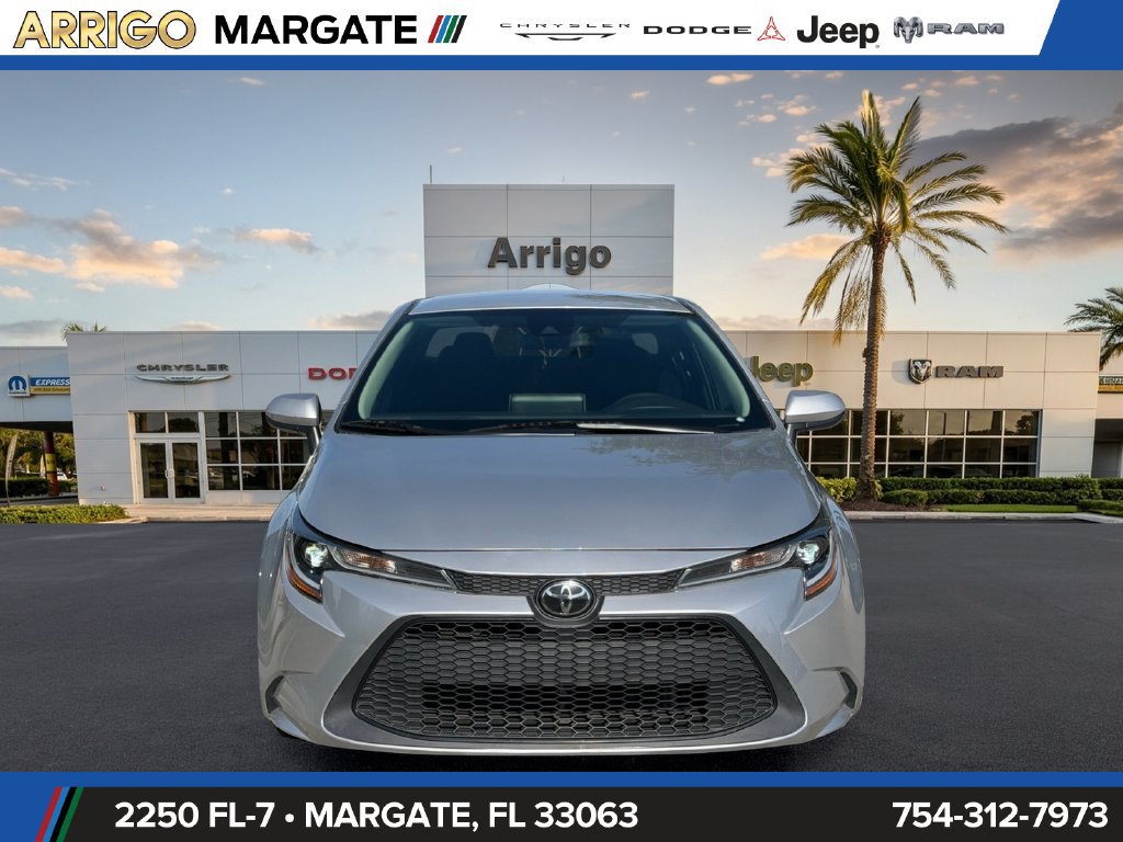 Used 2021 Toyota Corolla LE FWD image 2