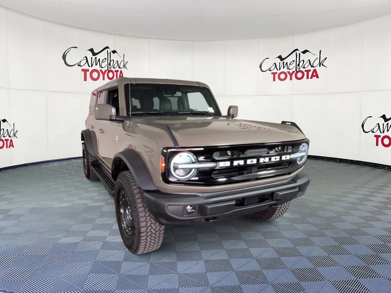 Used 2025 Ford Bronco Outer Banks w/ Sasquatch Package AWD/4WD image 4